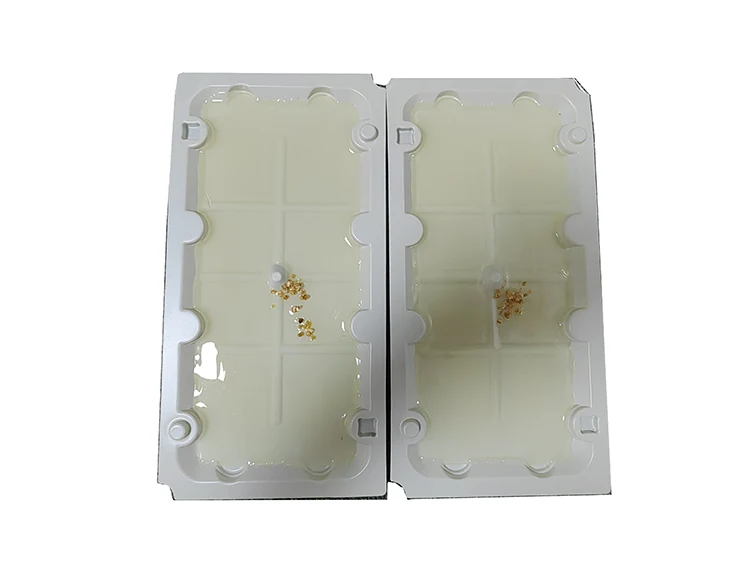 Mouse Glue Trap - NRTG501 - 1, in use
