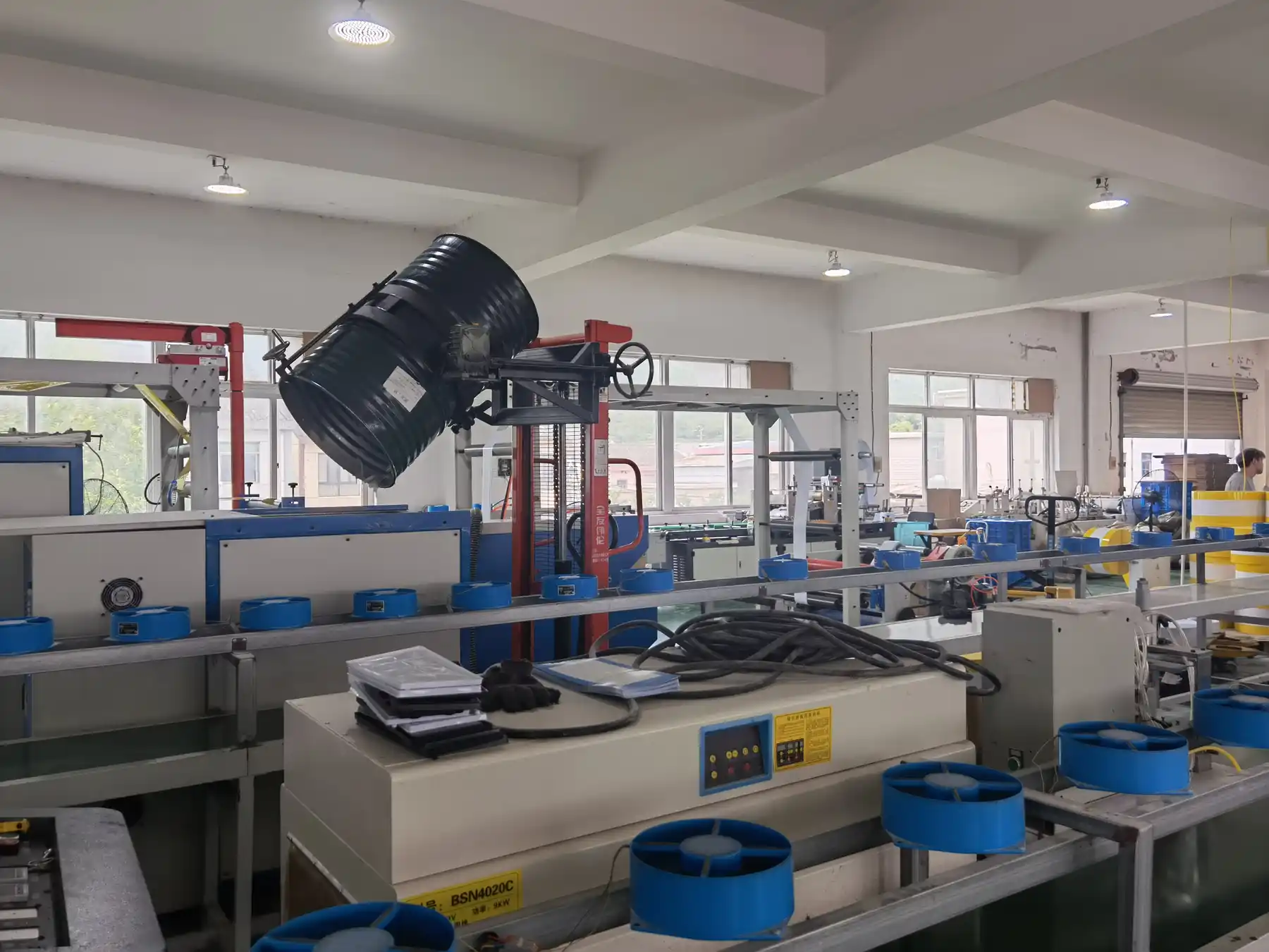 KUNDA's pest control product workshop in Hangzhou