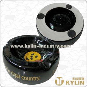 round ceramic ashtray
