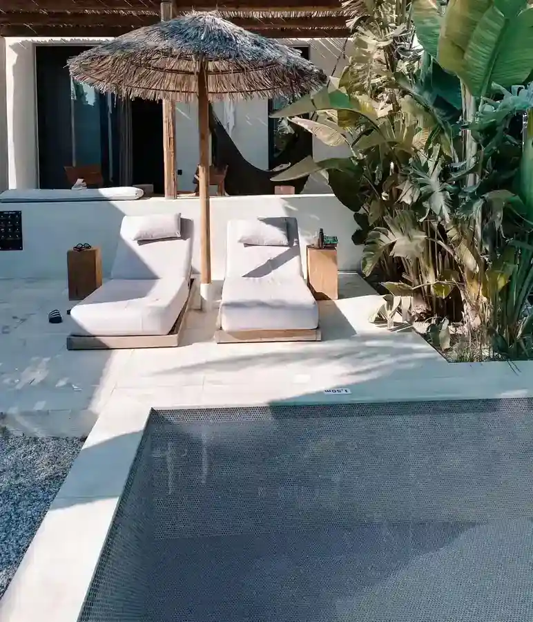 Non-Slip Glass Pool Tile glass tile in Penny Round