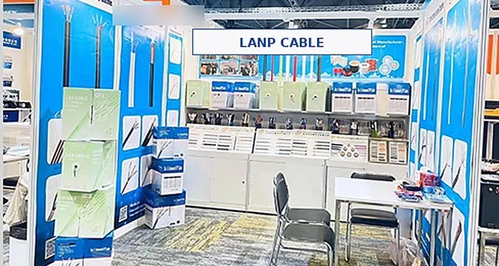 جناح LANP CABLE في المعرض يعرض مجموعة كابلات CAT وكابلات التوصيل