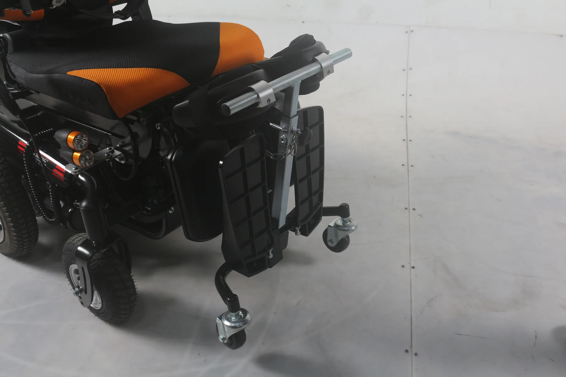 R1035 Multi-function Electric Wheelchair view 6