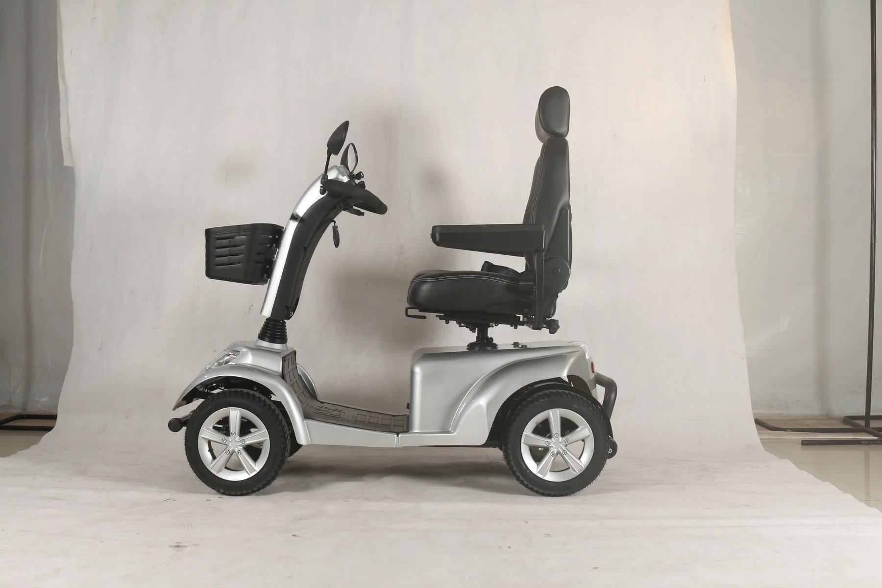 R4028 Electric Hand Bike view 3