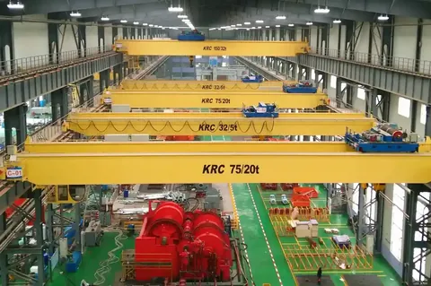 Winch type double girder crane installed at a shipbuilding facility