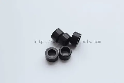 FFKM material seals arranged on a work surface