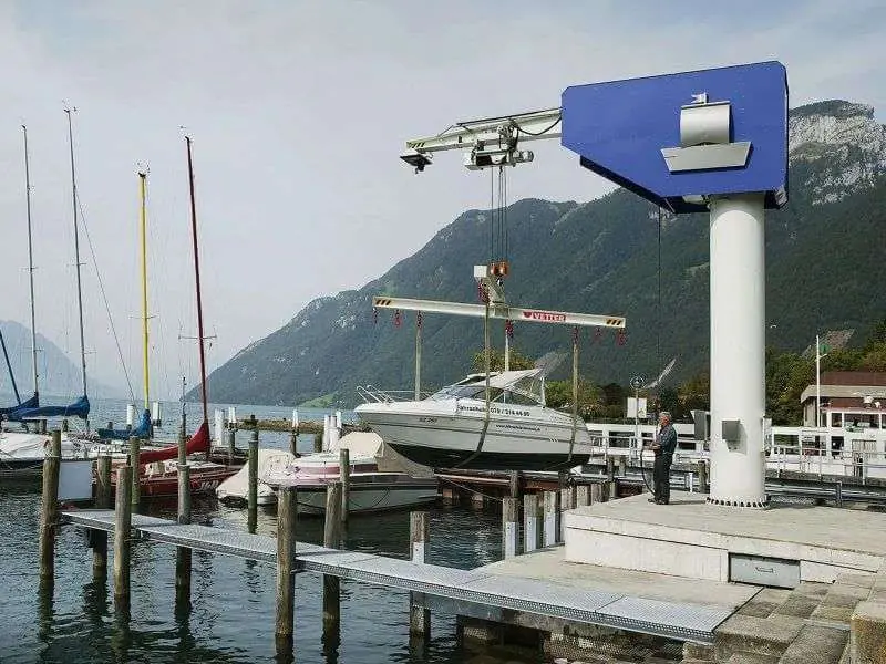 Port jib crane handling a heavy marine load