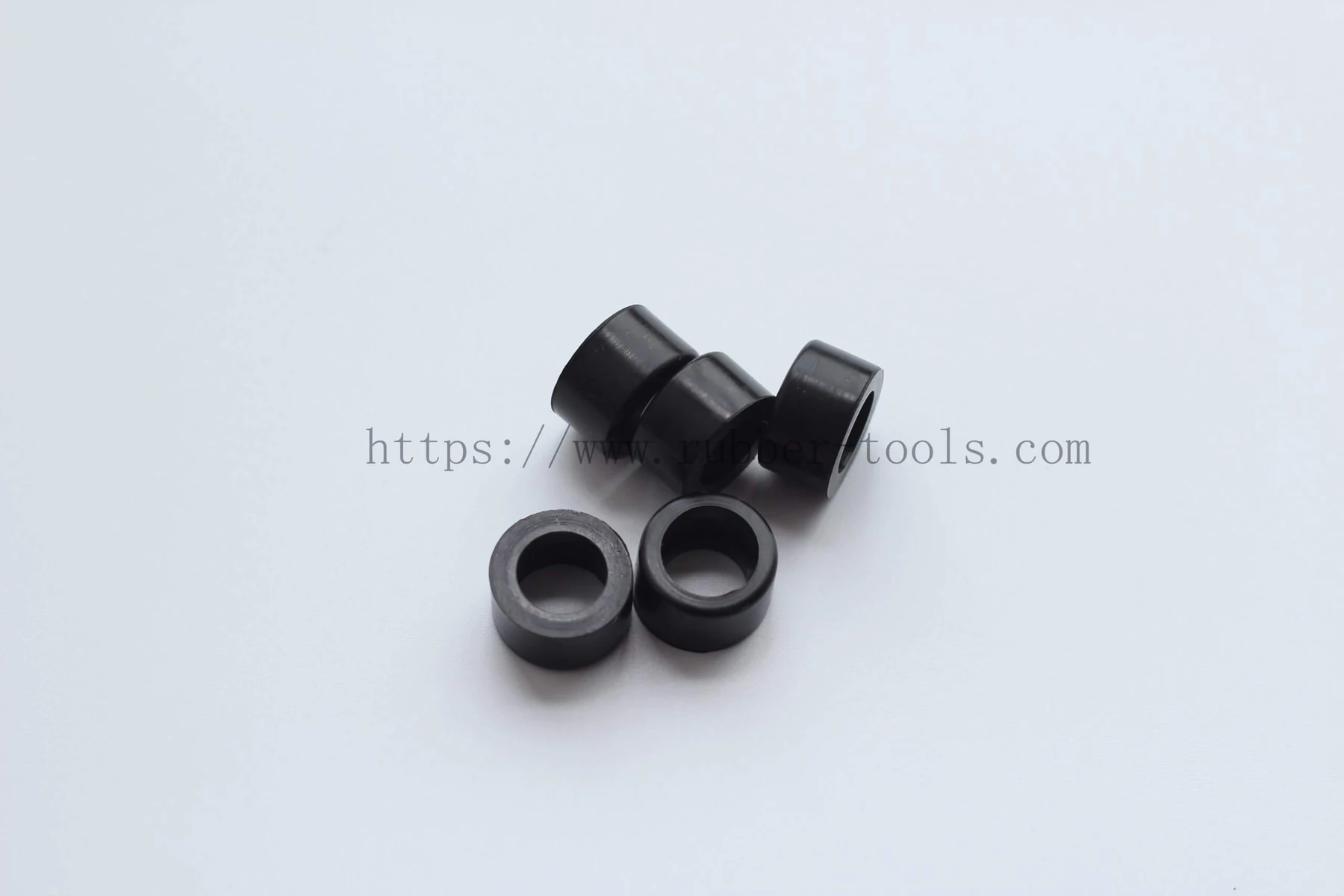 FFKM material seals arranged on a work surface