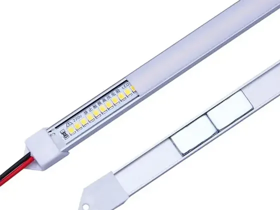 Magnetic mounted LED light bar for cabinet and cooler applications
