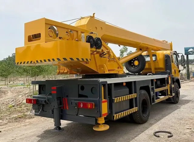 Heavy Machinery Shipping Guide: How to Handle Logistics, Containers & Customs