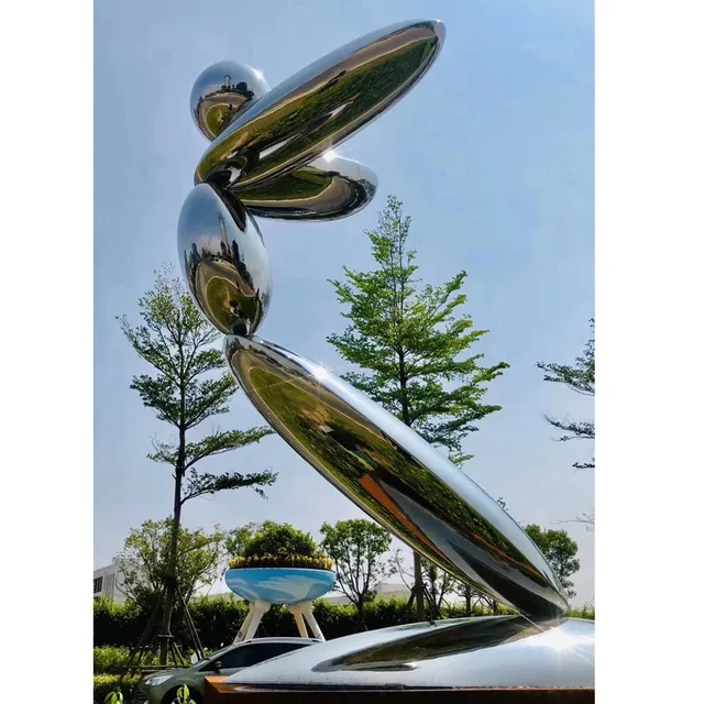 Stainless Steel Garden Animal Jellyfish Sculpture seen from another angle