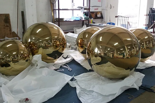 Stainless Steel Gazing Globe Mirror Ball, Colorful and Shiny Addition to Any Garden or Home, Ideal As a Housewarming Gif