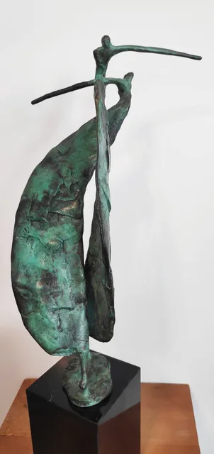 Couple Dance Brass Sculpture For Sale Metal Decorative bronzen beelden from the side