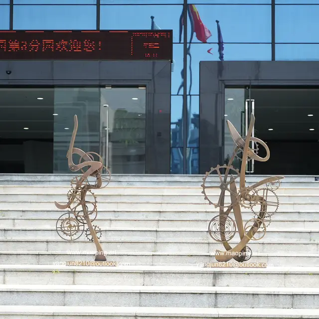 Decoration of indoor high-end hotel, airport theater museum art museum Stainless steel /Bronze gear sculpture seen from