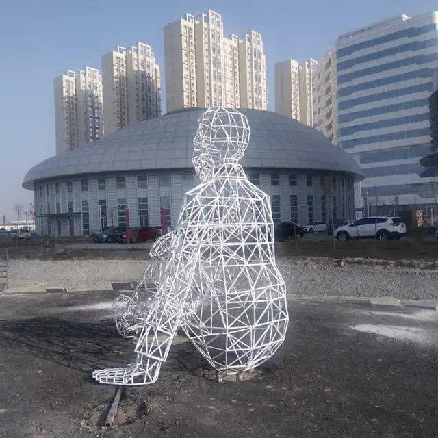 Eye-catching line shaped steel tube humanoid statue seen from another angle