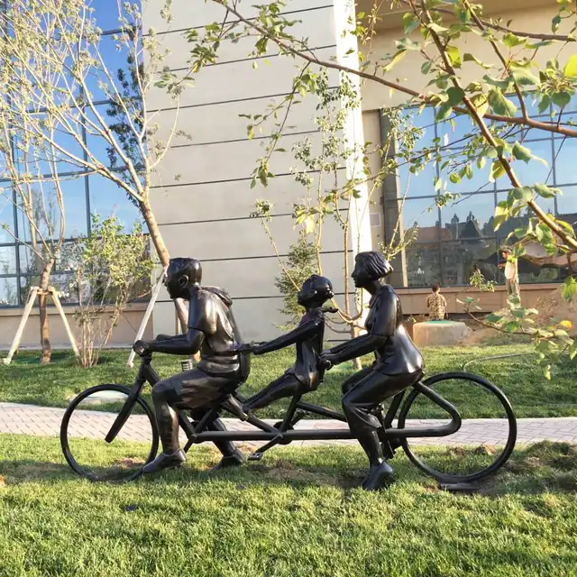 Family bicycle statue ss for customised garden statue
