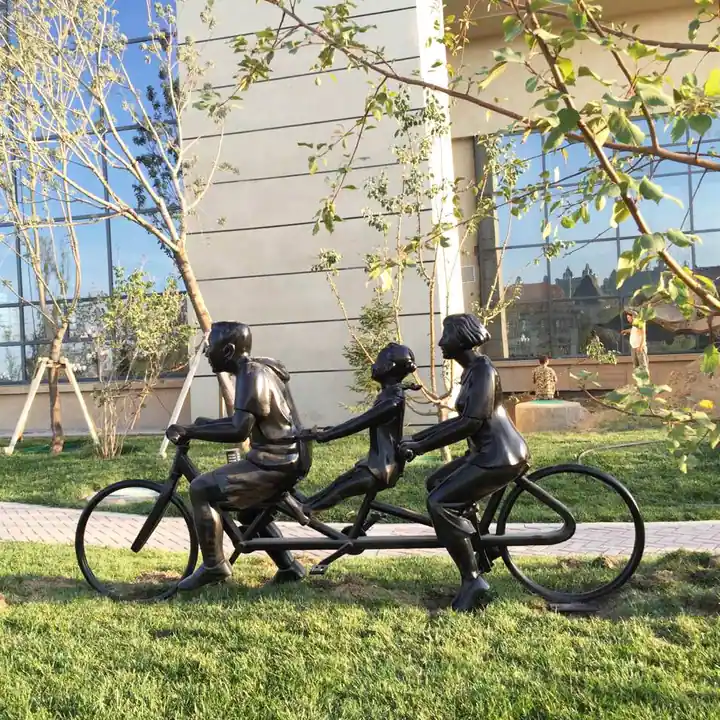 Family bicycle statue ss for customised garden statue
