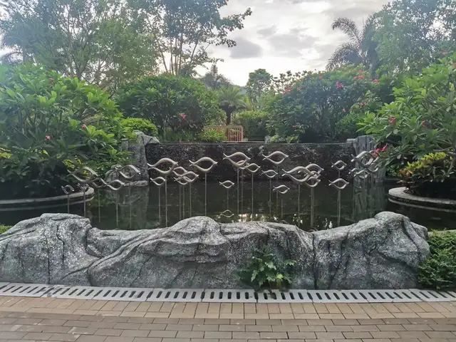 Famous Outdoor square garden courtyard pool abstract stainless steel fish sculpture in close view
