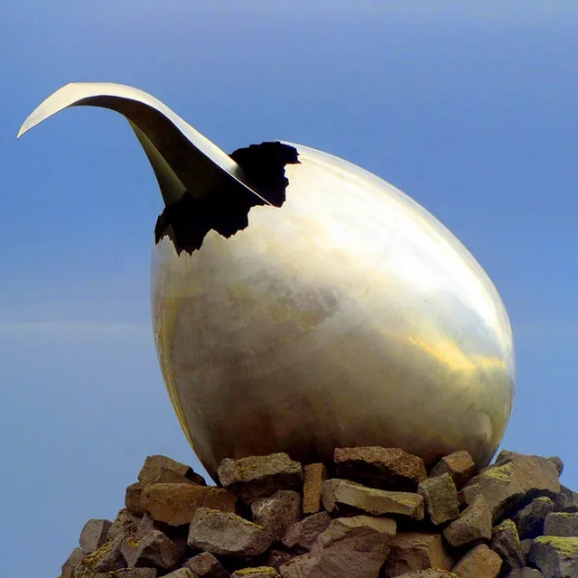 Red Color Modern Large Stainless Steel Outdoor Sculpture in close view