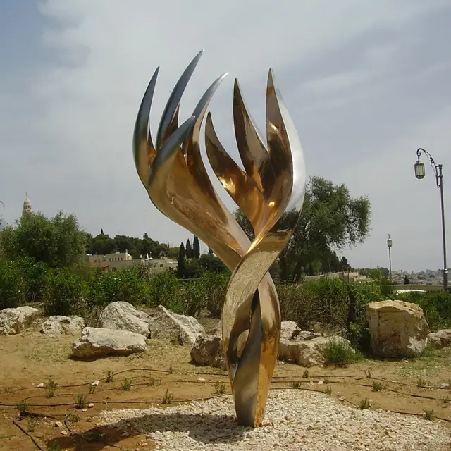 Abstract Modern Metal Art Stainless Steel Garden Sculpture in close view