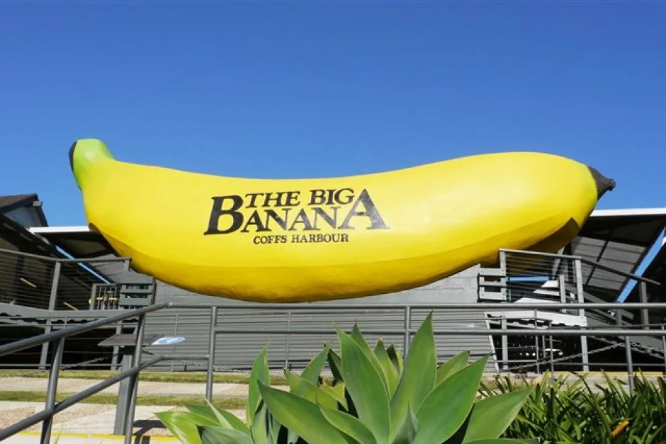 Garden Decoration Fiberglass Yellow Smile Banana Statue sculpture