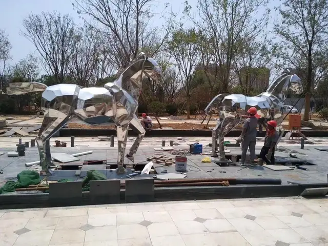 High gloss life size horses moulding statue outdoor animal Stainless steel sculptures seen from another angle
