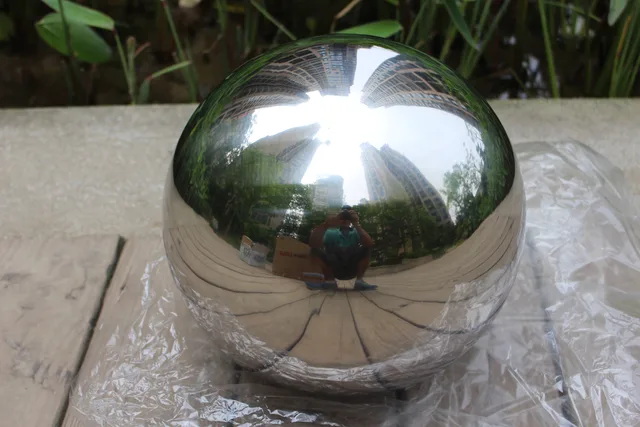 200mm garden decoration stainless steel hollow steel balls from the side