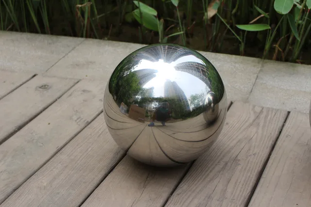 200mm garden decoration stainless steel hollow steel balls in close view