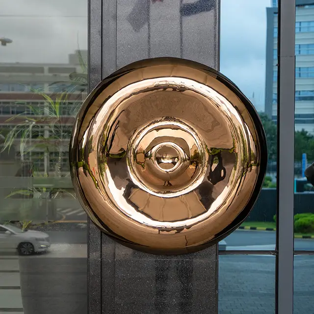 Indoor hotel apartment Metal wall decorations Bronze color stainless steel Round wall sculpture