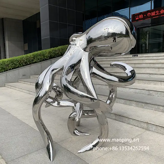 Outdoor park Courtyard Stainless steel deer sculpture in close view