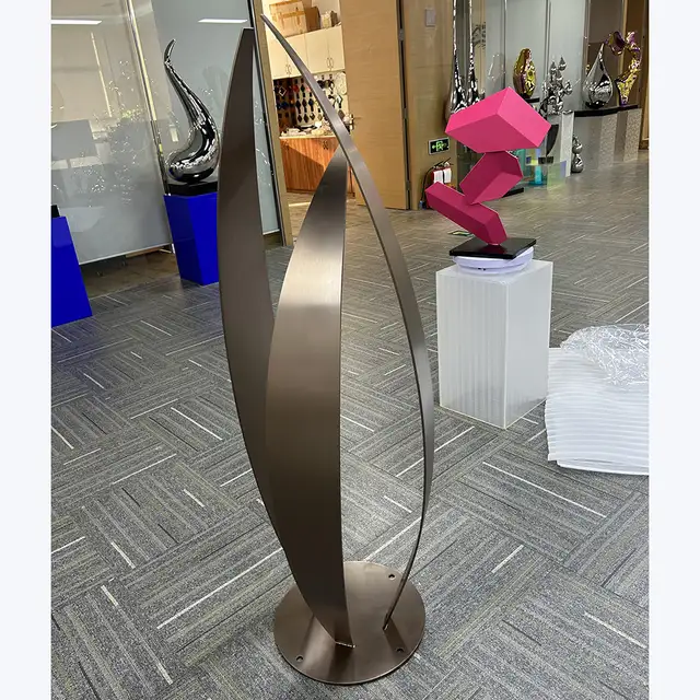150cm Interior Deco Art Stainless Steel Abstract Sculpture in close view