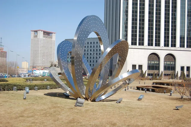 Stainless Steel Garden Sculpture Modern Metal Flower Sculpture 3-9 Meters are available