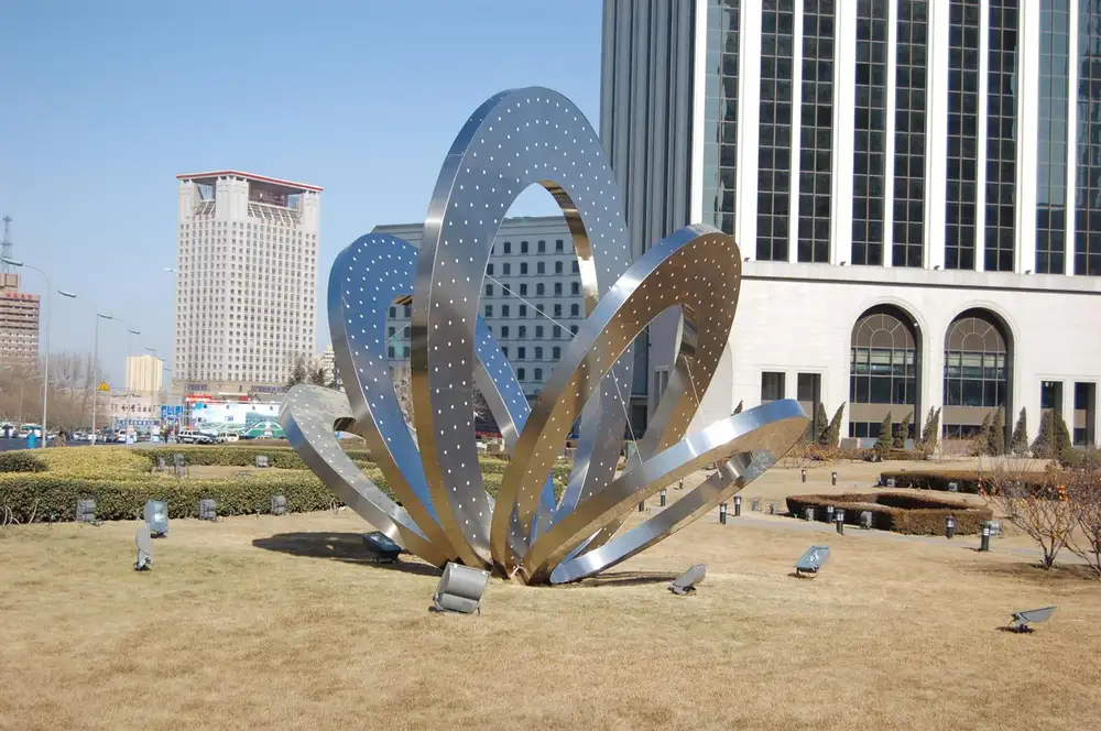 Stainless Steel Garden Sculpture Modern Metal Flower Sculpture 3-9 Meters are available