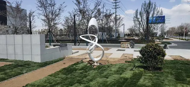 Modern Outdoor Garden Stainless Steel Abstract Sculpture in close view