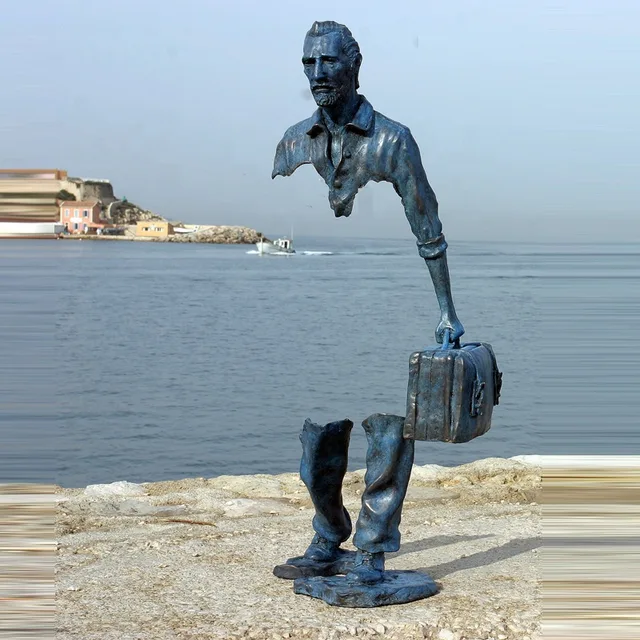 Life Size Traveler Metal Casting Bronze Man Sculpture in close view