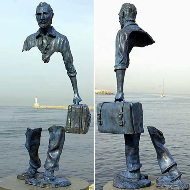 Life Size Traveler Metal Casting Bronze Man Sculpture