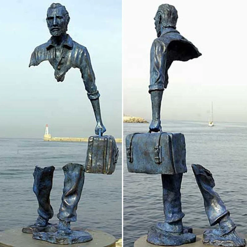 Life Size Traveler Metal Casting Bronze Man Sculpture