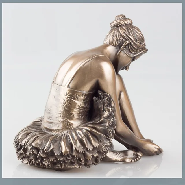 Modern Large Outdoor Bronze Musician Sculpture It can be customized according to your design. Application places:House/V