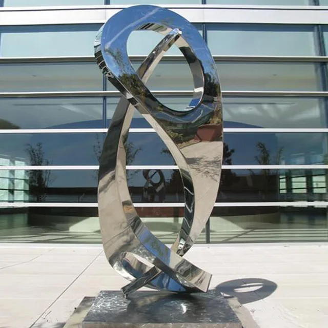 High Glossing Stainless Steel Decoration Sculpture in close view