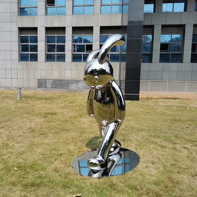 Modern Art Outdoor Large Metal Sculptures Abstract Stainless Steel Sculpture seen from another angle