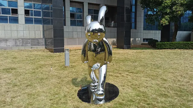 Outdoor park Courtyard Stainless steel deer sculpture from the side