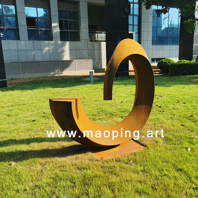 Outdoor grassland Park Courtyard Landscape Design corten steel sculpture from the side