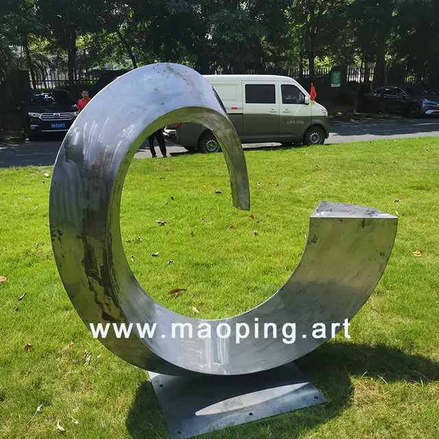 Outdoor grassland Park Courtyard Landscape Design corten steel sculpture shown in its setting