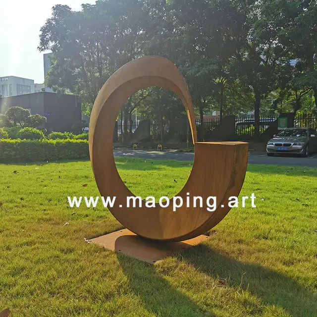 Outdoor grassland Park Courtyard Landscape Design corten steel sculpture seen from another angle