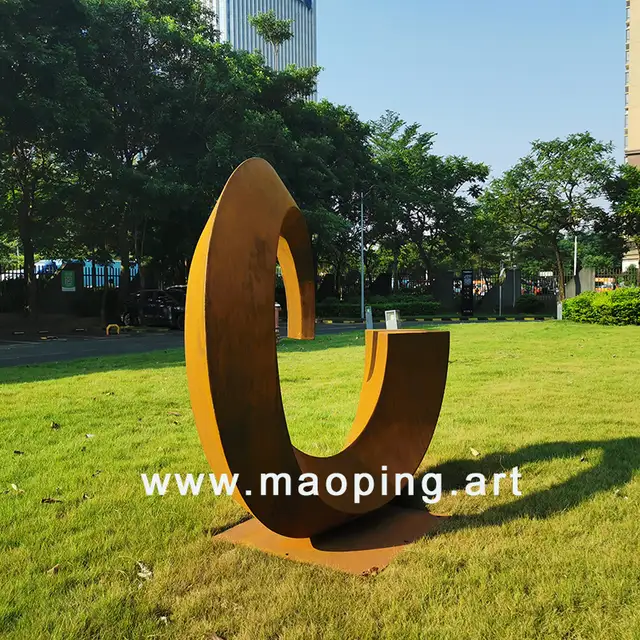 Outdoor grassland Park Courtyard Landscape Design corten steel sculpture in close view