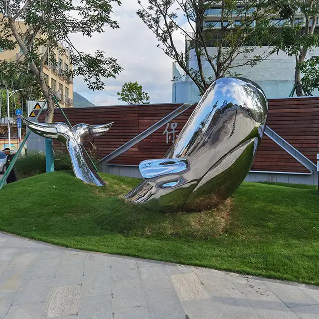 Modern Art Outdoor Large Metal Sculptures Abstract Stainless Steel Sculpture from the side