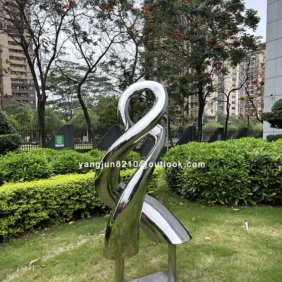 Outdoor square garden courtyard Mirror polishing stainless steel Polymer sculpture in close view