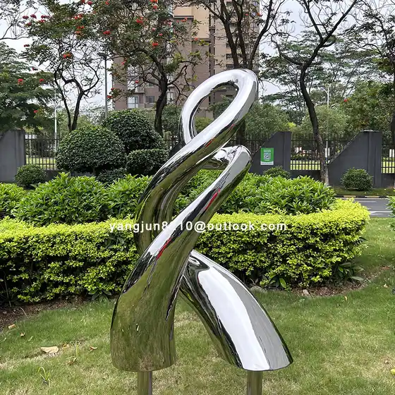 Outdoor square garden courtyard Mirror polishing stainless steel Polymer sculpture seen from another angle