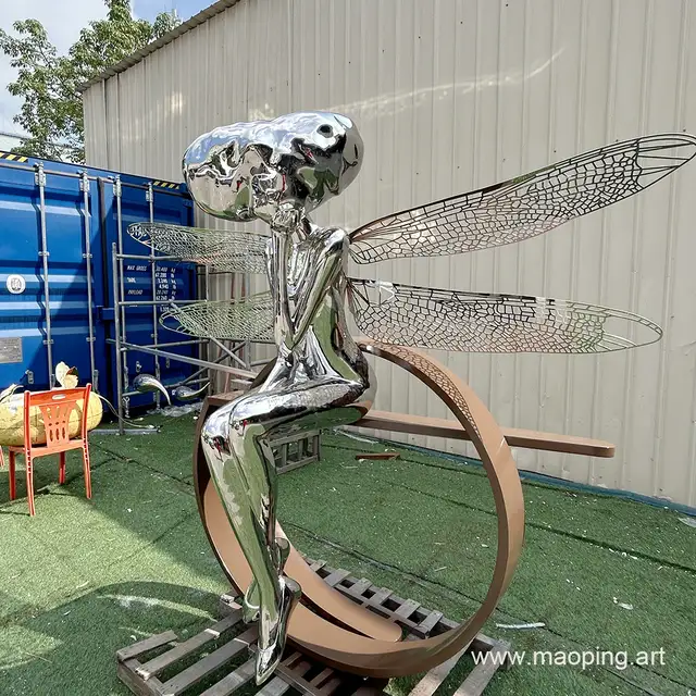 Outdoor square home decoration stainless steel dragonfly sculpture in close view