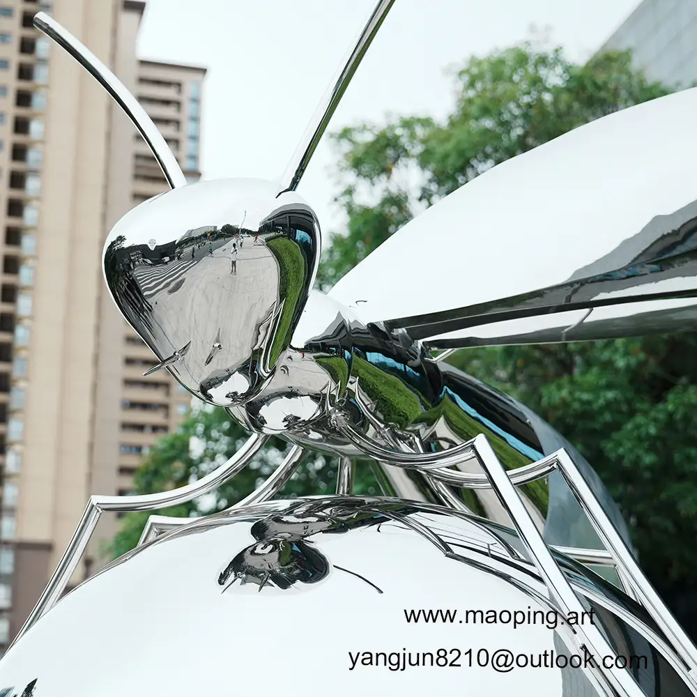 Outdoor square park beach amusement park library school airport art mirror polished stainless steel bee sculpture