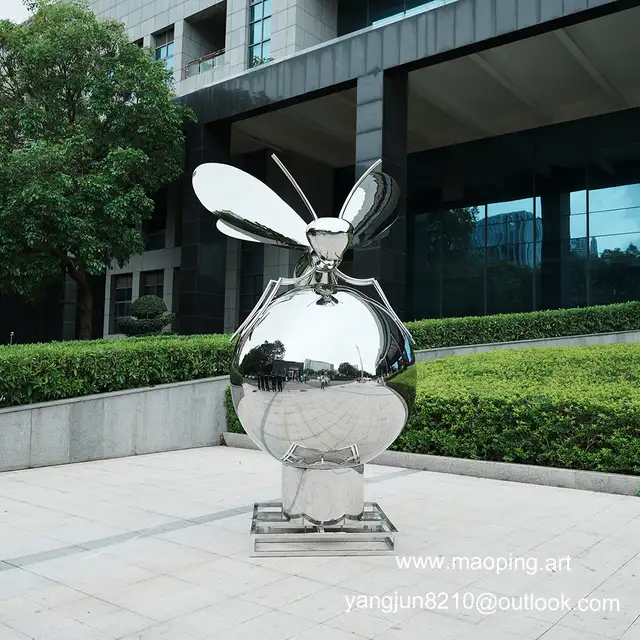 Outdoor square park beach amusement park library school airport art mirror polished stainless steel bee sculpture in clo